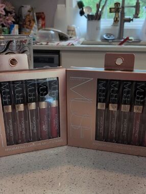 MUSE COLLECTION 10 HYDRATING LONG WEAR LIP STAINS